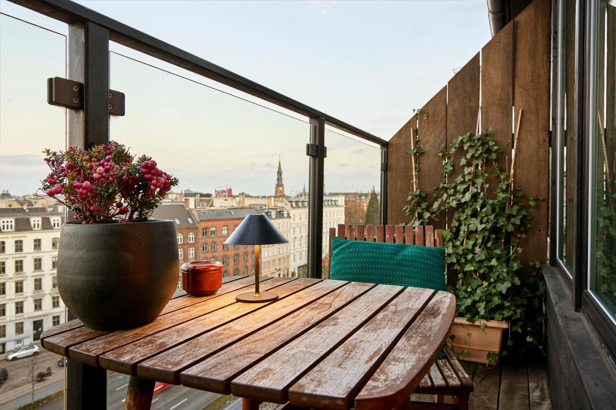 Manon Les Suites Guldsmeden Копенгаген Экстерьер фото A balcony